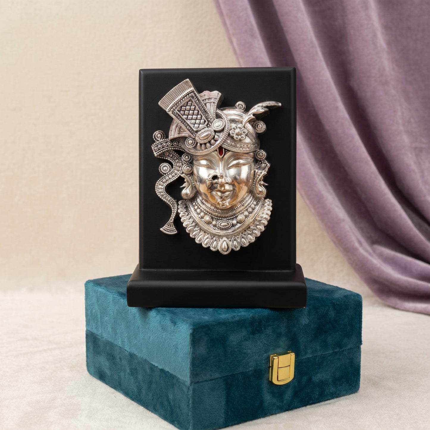 Silver Shrinath ji Stand