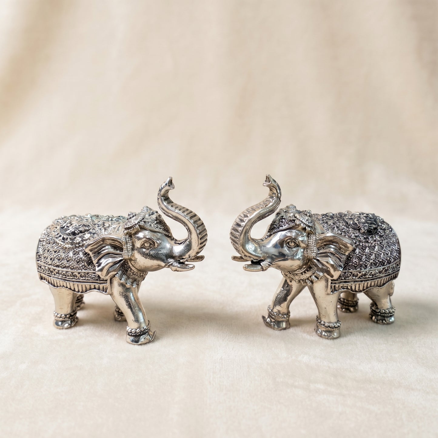 Silver Elephant Pair
